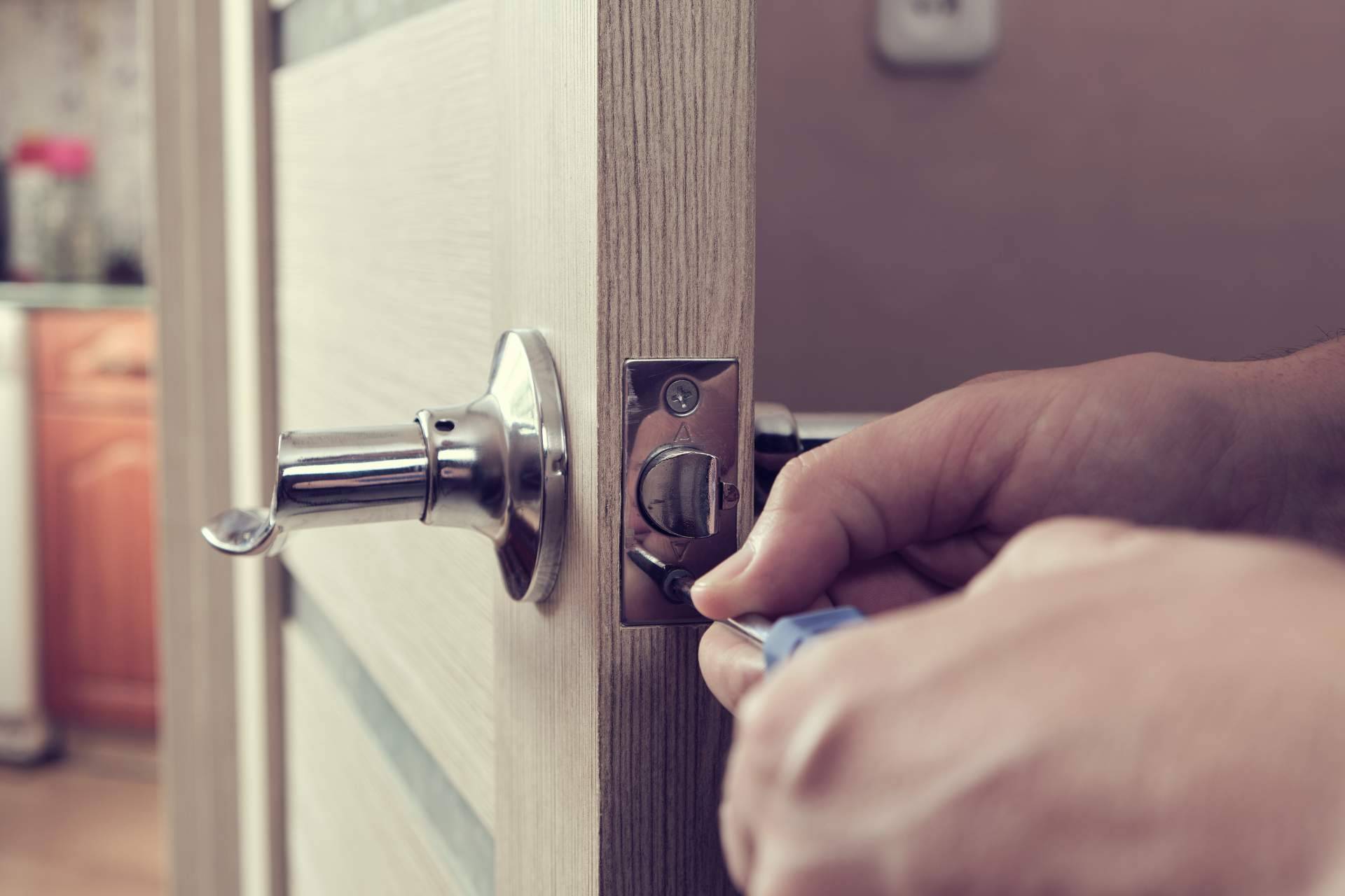 Soluciones urgentes de cerrajería en San Vicente del Raspeig, apertura de puertas y sustitución de cerraduras