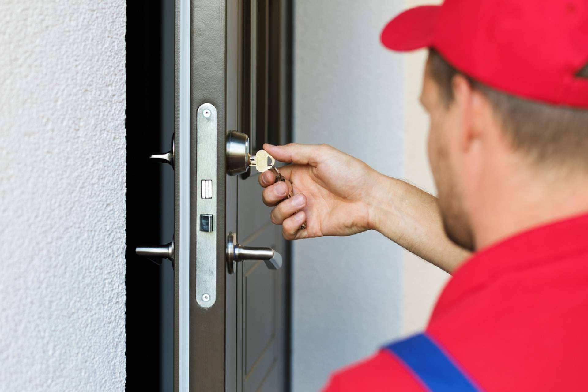 Reparaciones10 ofrece servicio inmediato de cerrajería en Alicante y Elche, disponible 24 horas