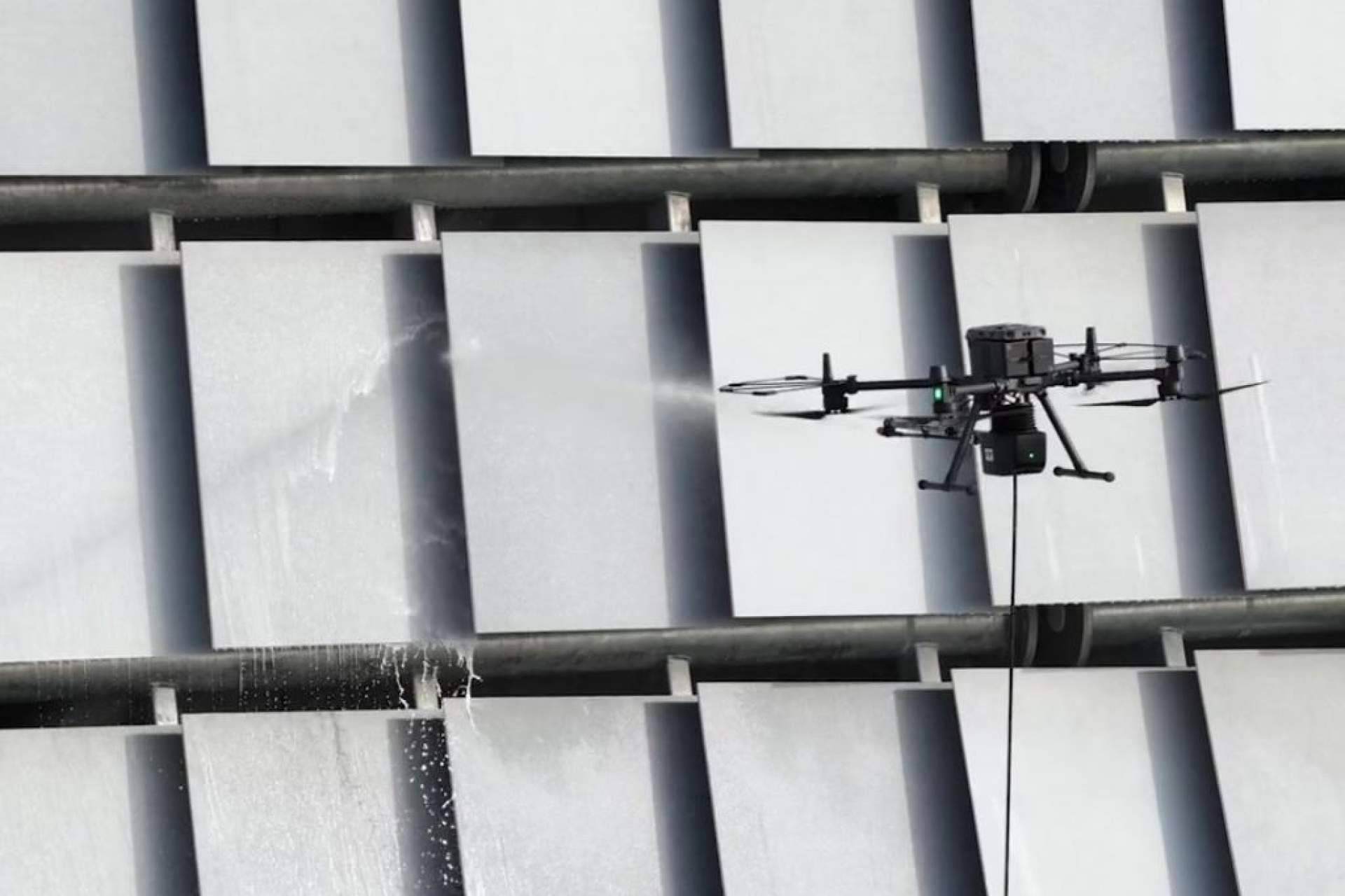 Drones que limpian lo imposible; tecnología al servicio del deporte