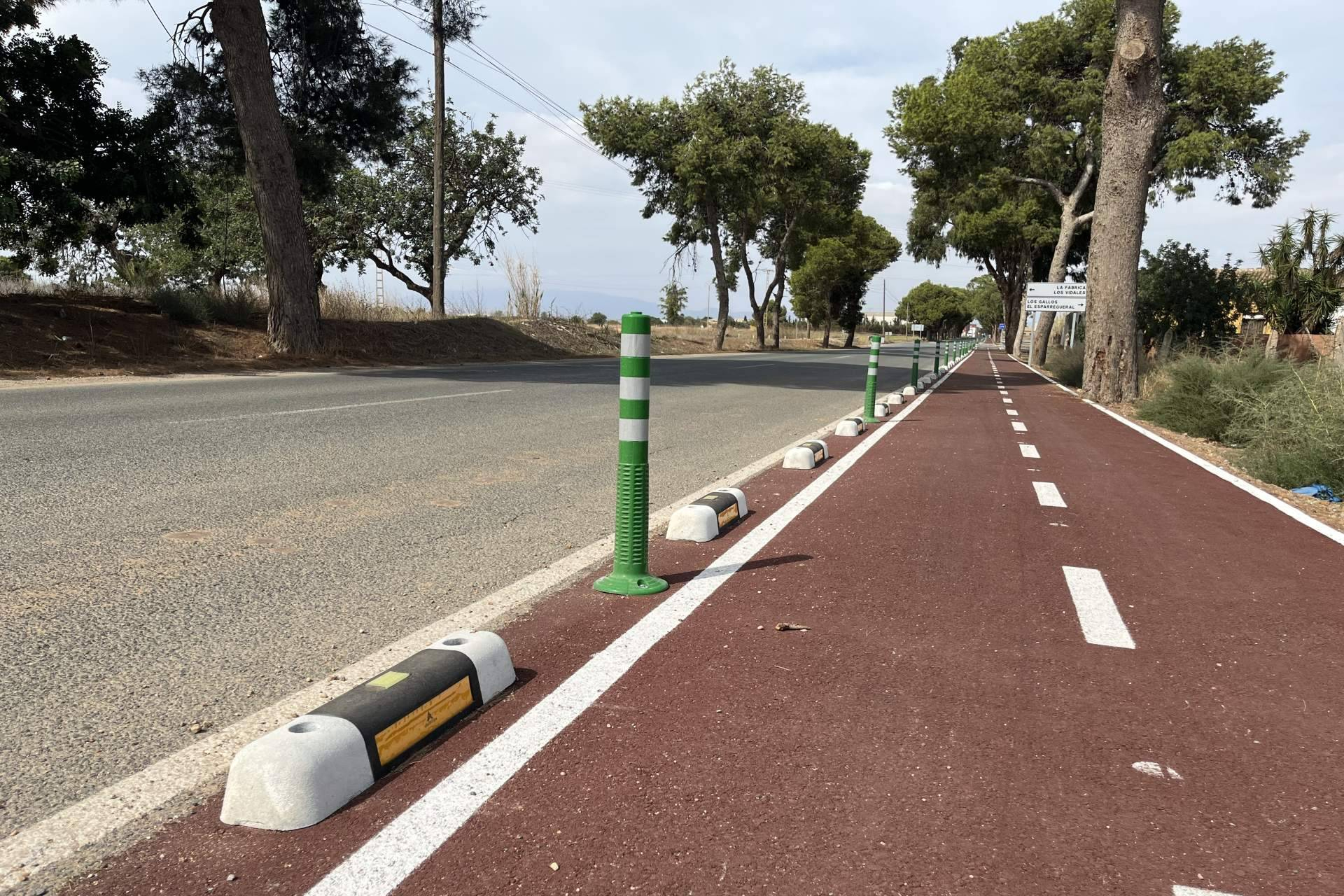 La movilidad urbana se refuerza con nuevos carriles bici fotoluminiscentes de Abadecom Urban