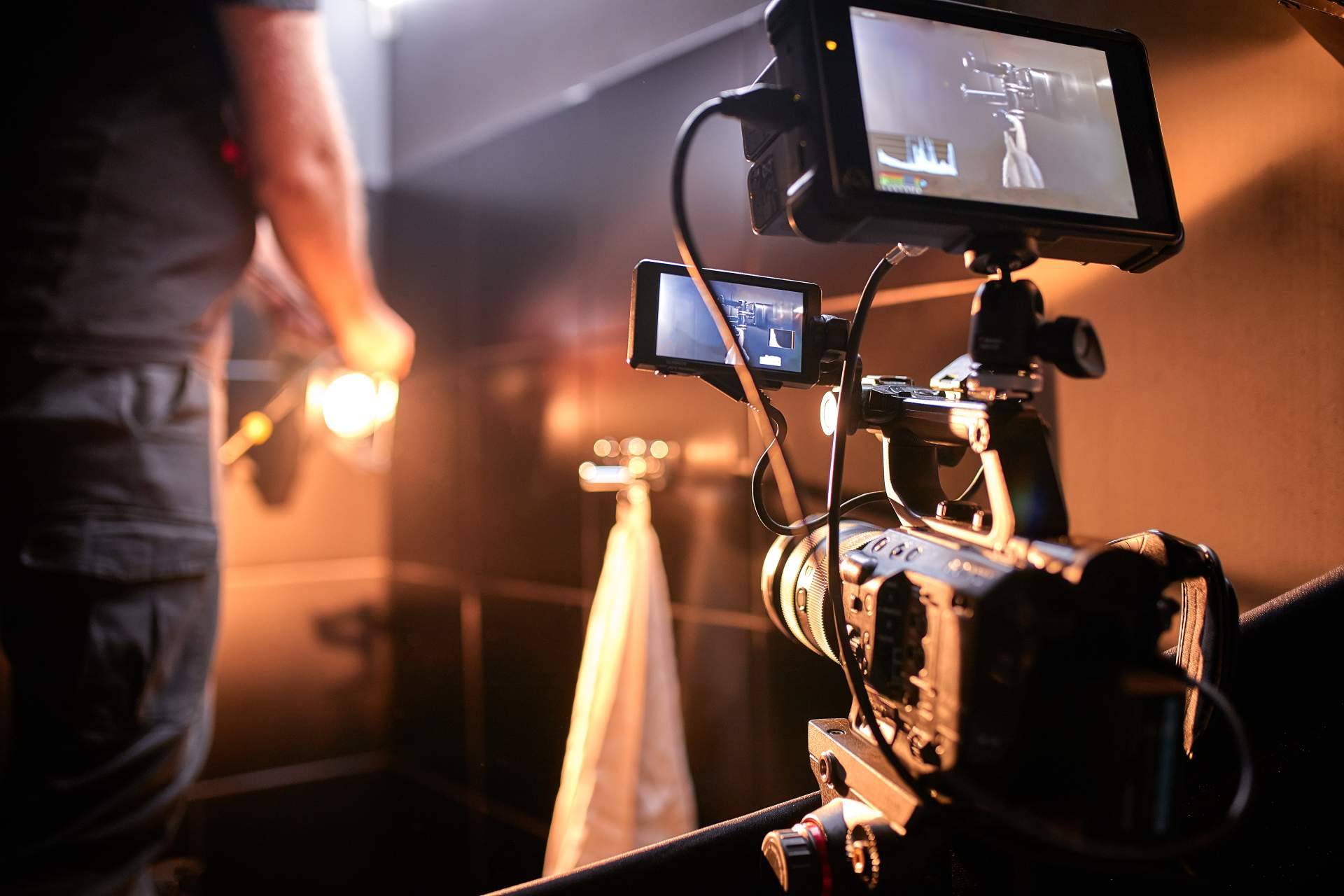 Productora Audiovisual en Valencia y coherencia visual; la clave para que la marca se reconozca al instante