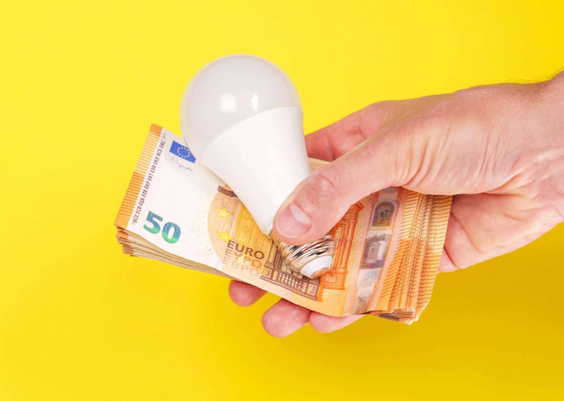 Febrero marca un mínimo histórico; el precio mayorista de la luz cae a 16,4 euros/MWh