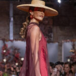 La capa vuelve con fuerza; así defiende Capas Capicúa la artesanía en Madrid