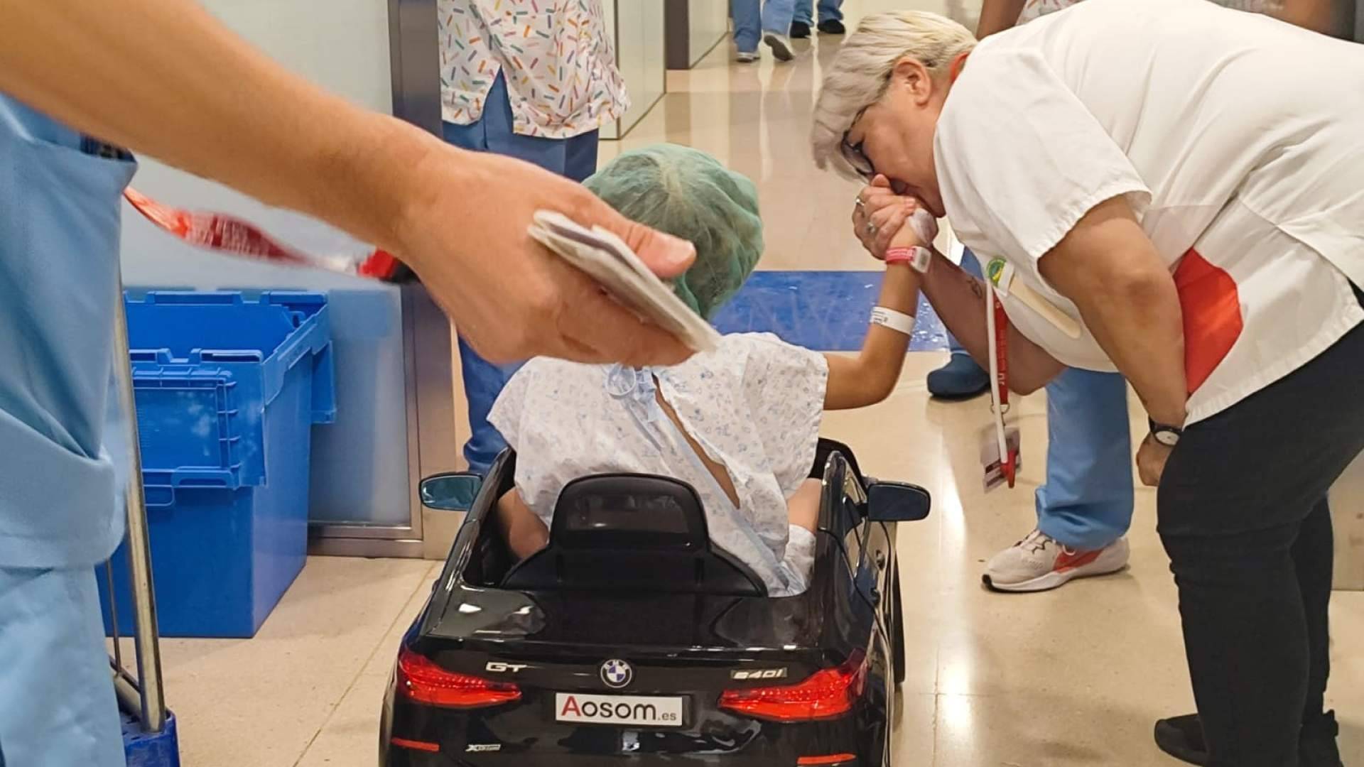 Aosom.es dona nuevos coches eléctricos al Hospital Sant Joan de Déu para mejorar la experiencia infantil
