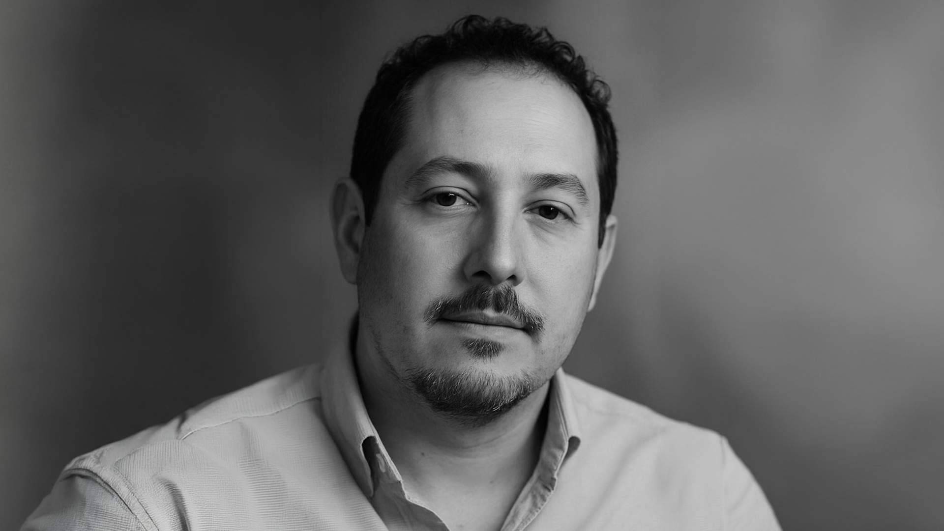 Maikel Sanfer debuta en la novela negra con Ecos del último disparo