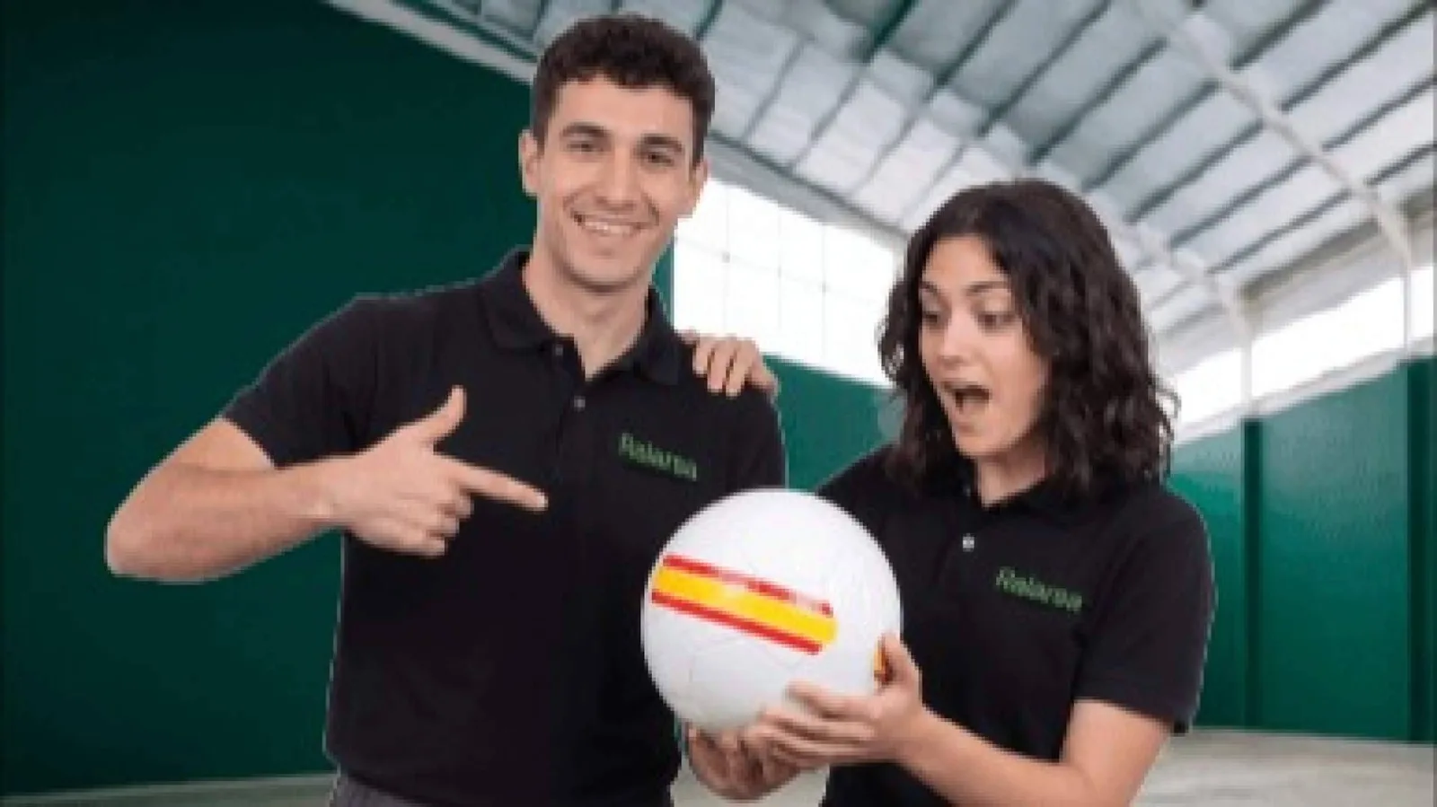 Este verano, Ralarsa lleva la pasión por el fútbol a la carretera con una campaña de seguridad vial