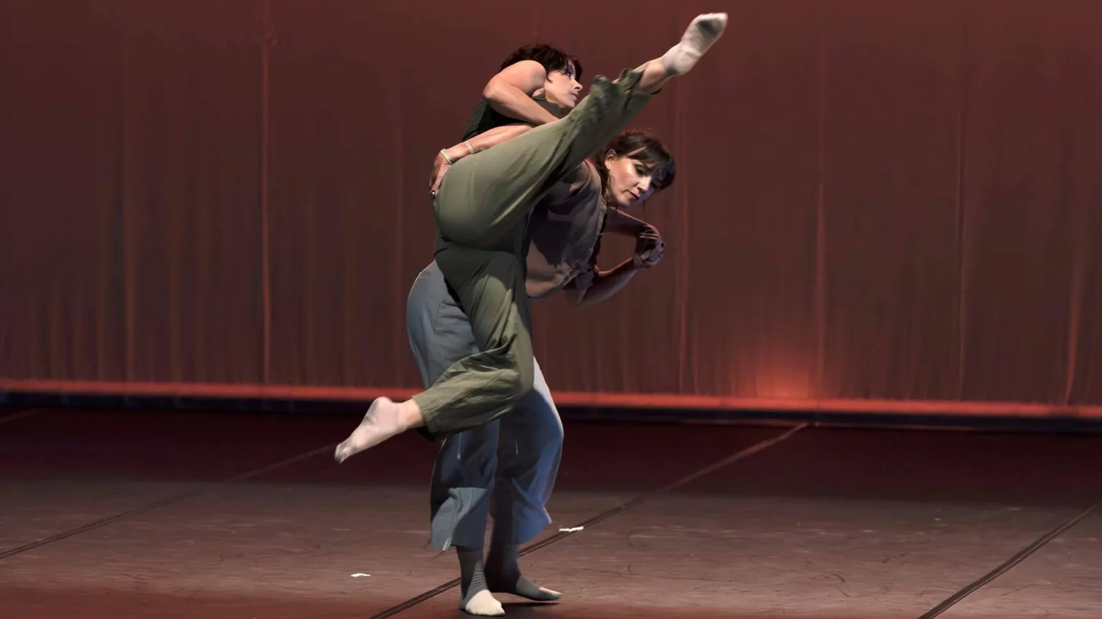 Larumbe Danza , cursos Intensivos de Danza Contemporánea y ballet