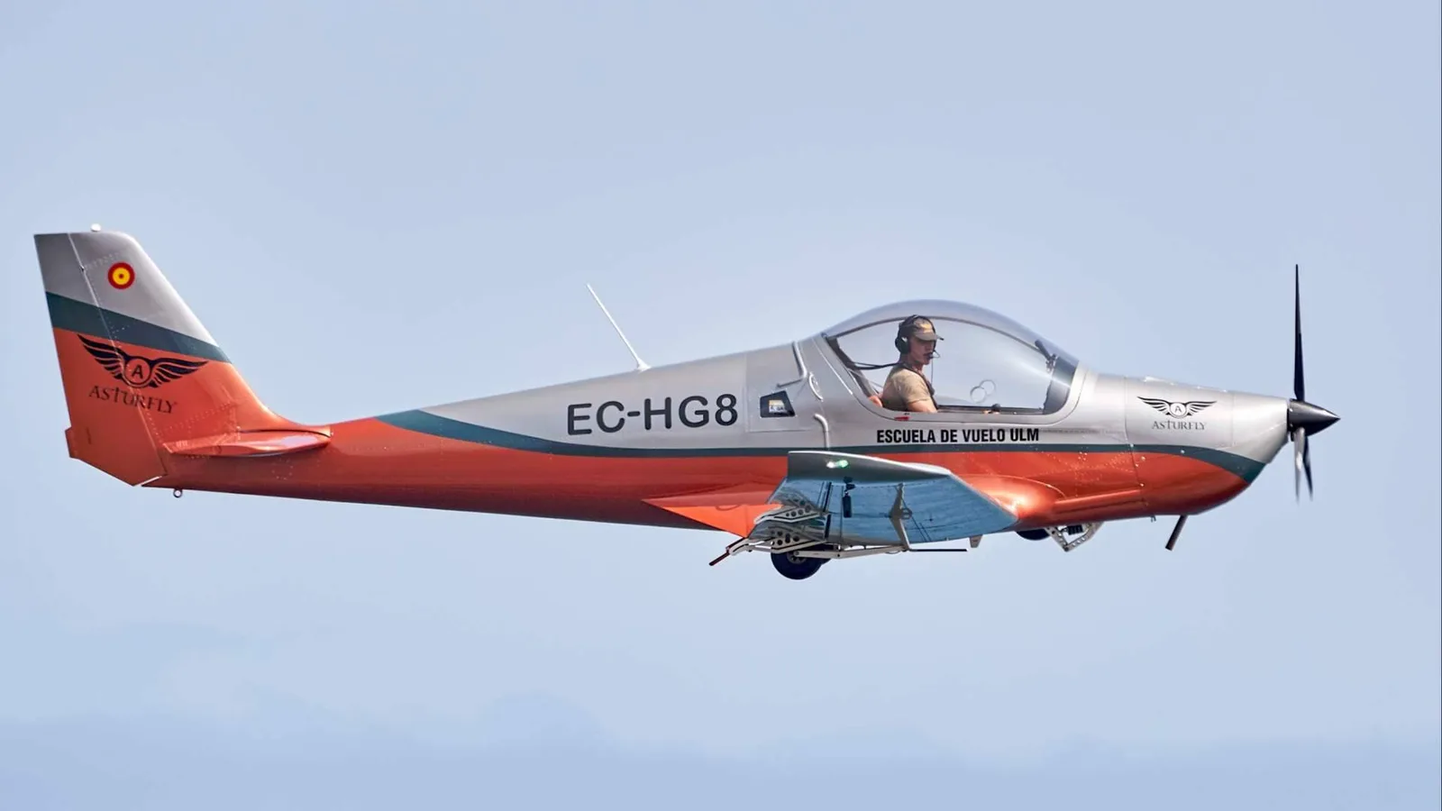 Asturfly refuerza la formación aeronáutica con un curso de piloto de ultraligero adaptado a nuevos pilotos