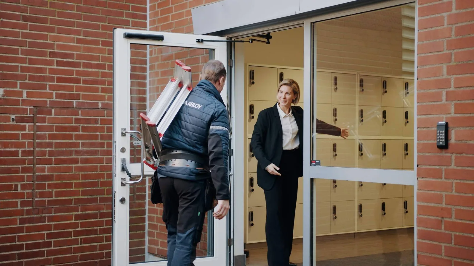 ASSA ABLOY, más de 60 años impulsando el mantenimiento preventivo de puertas automáticas y sistemas de control de accesos