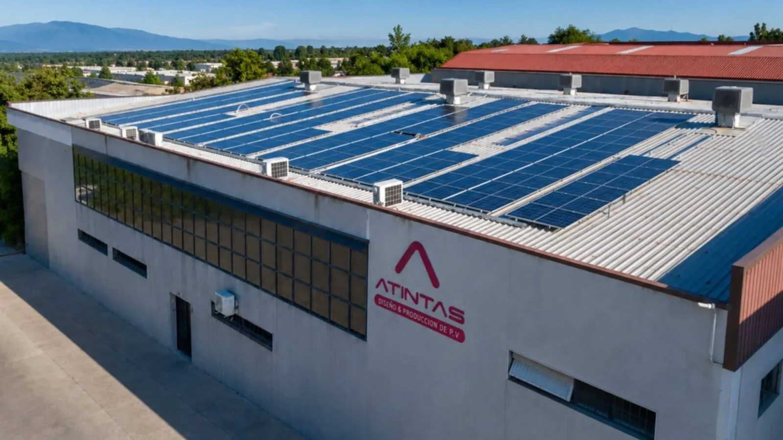 Atintas convierte la energía renovable en estándar de fabricación de PLV en España