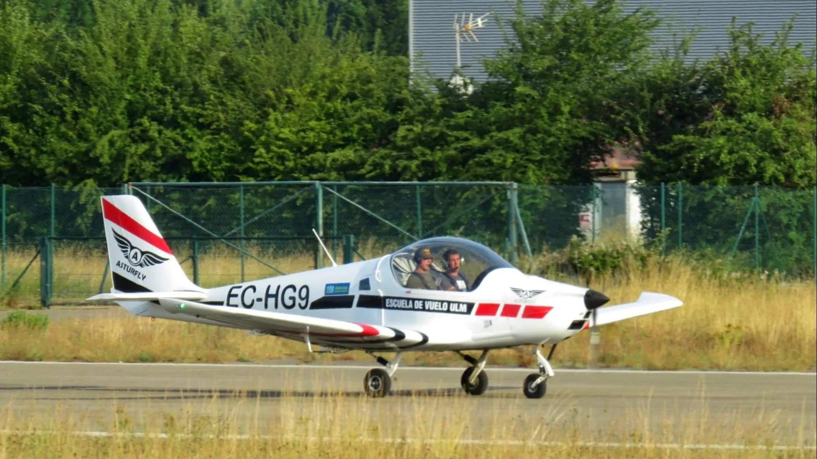 Cómo obtener la licencia de piloto ULM en una escuela de vuelo ultraligero en Asturias