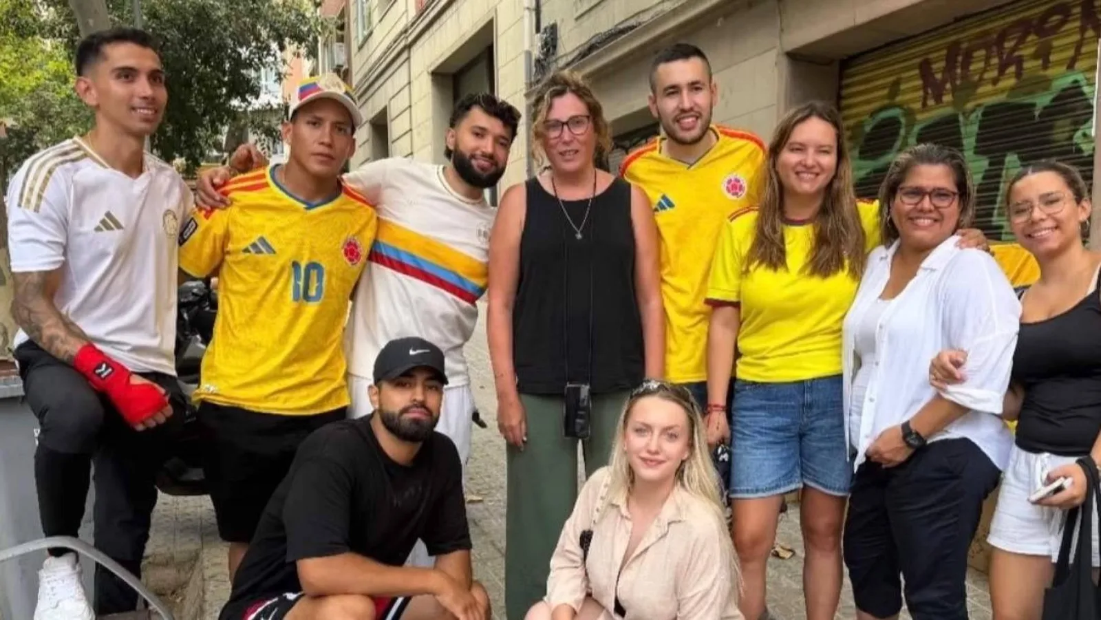 Una iniciativa ciudadana en Barcelona busca urgentemente un avión comercial para enviar ayuda humanitaria a Colombia