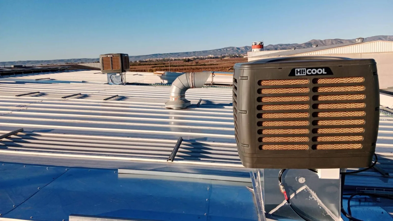 HI!COOL reduce hasta 17 °C la temperatura en una planta de flexografía de 1.800 m²